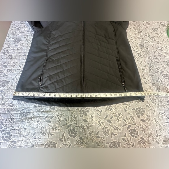 New Balance Black Puffer Jacket with Hood and Relaxed Fit - Picture 14 of 14